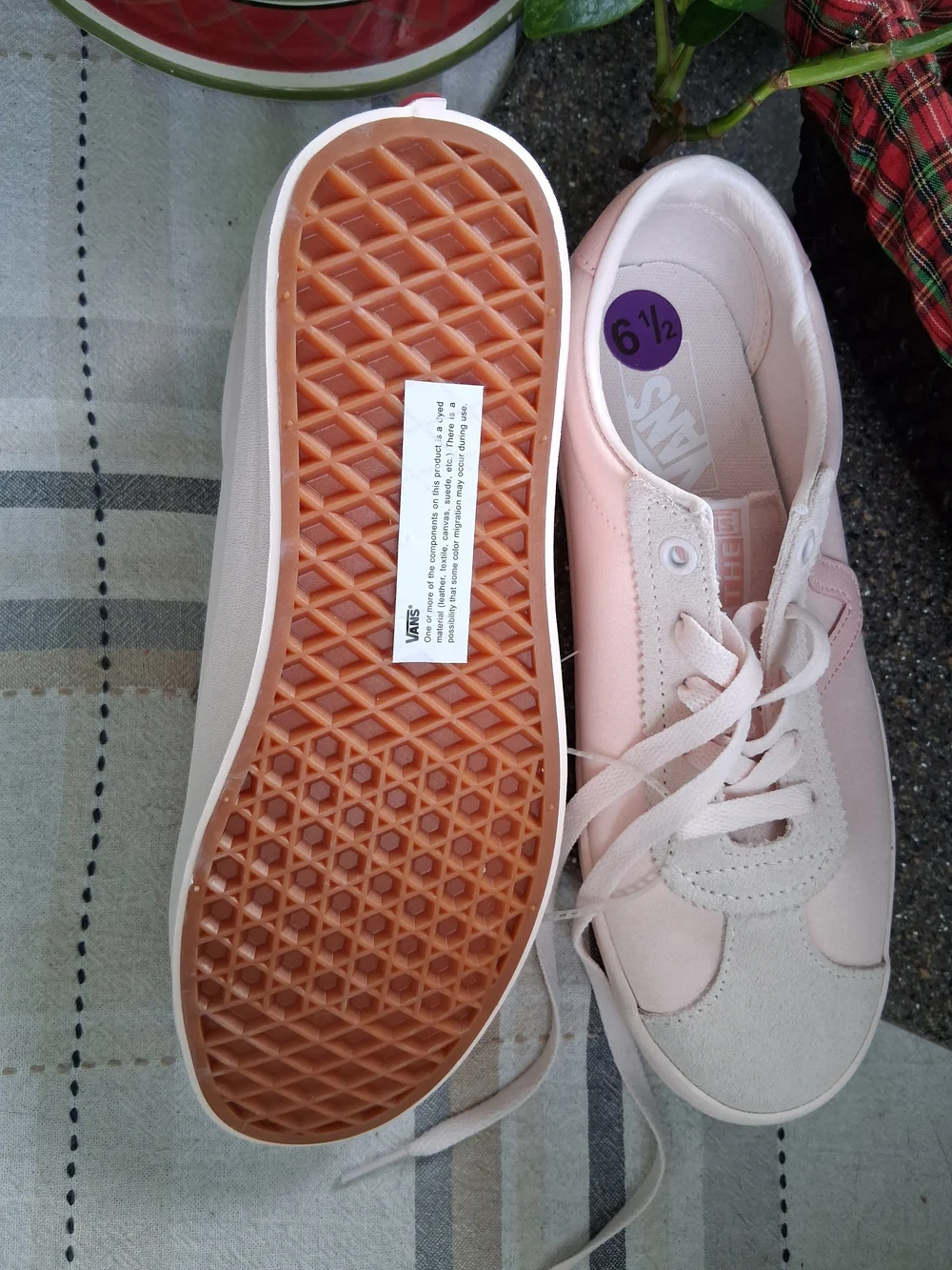 NWT Vans Women’s Pink Low-Top Lace-Up Sneakers